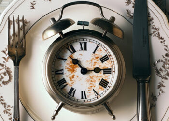 5 Mistakes to Avoid When Fasting Intermittently (and How to Lose the Most Weight Safely)